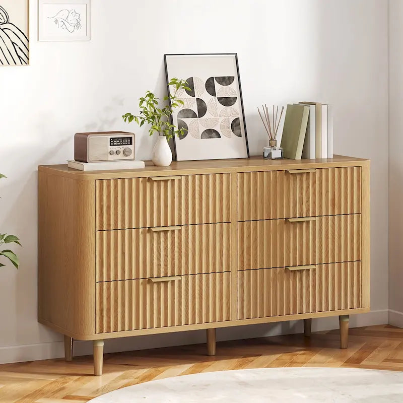 Comodino a 6 cassetti in legno con pannello scanalato a onda