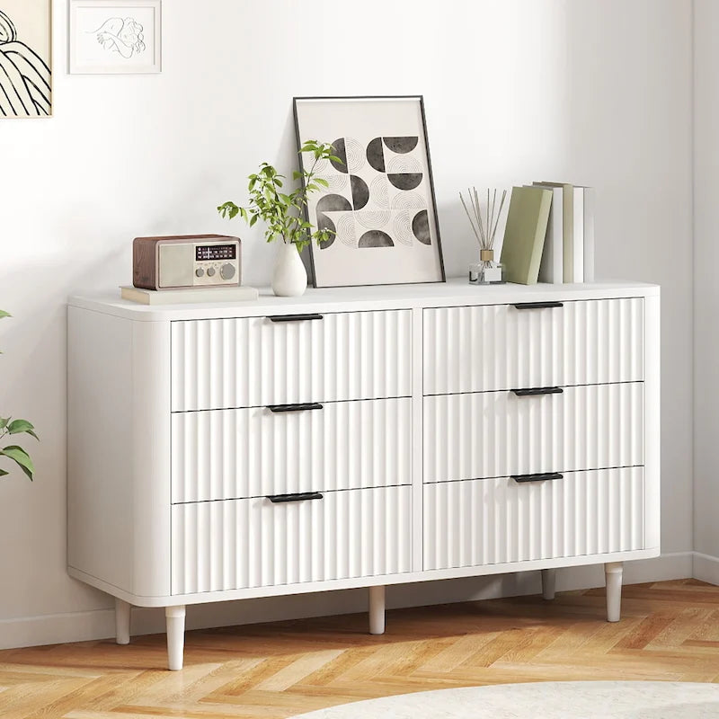 Comodino a 6 cassetti in legno con pannello scanalato a onda